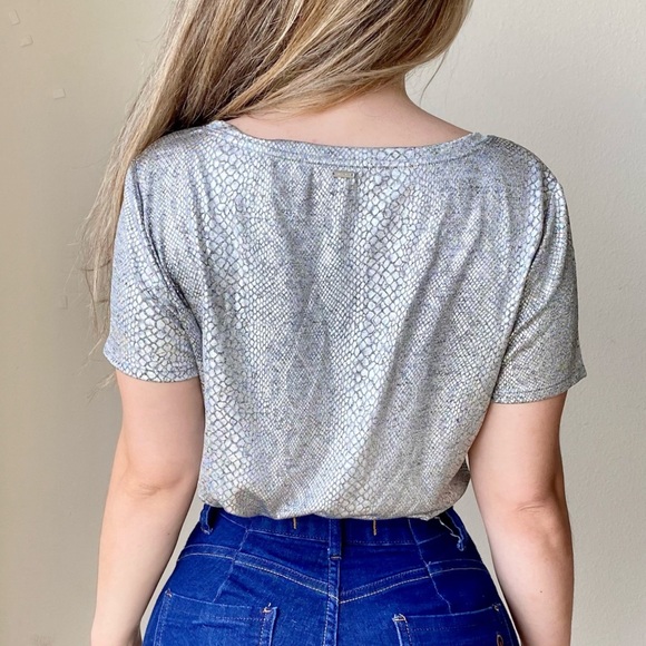 White House Black Market - Metallic-Print V-Neck Tee Size Large. - Picture 15 of 16